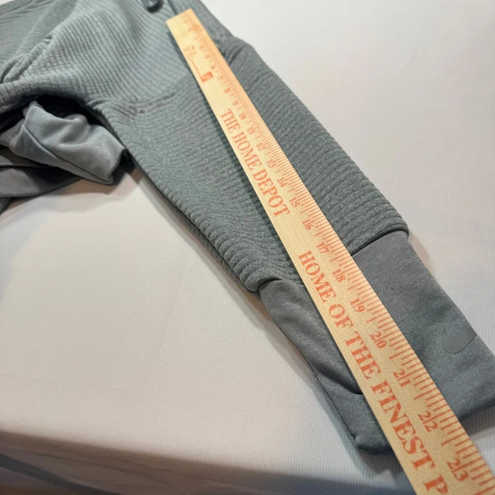 Nike Dri-FIT Grey Textured Pullover Hoodie Women Medium Athletic‎ Sweatshirt M